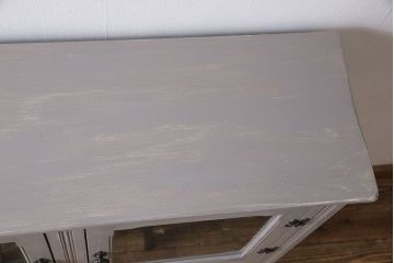 ヴィンテージ家具　イギリスビンテージ　シャビーシックな雰囲気漂うペイントキャビネット(収納棚、戸棚)