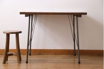 ヒバ材使用　リメイク　インダストリアルな空間作りにおすすめの鉄脚テーブル(サイドテーブル、カフェテーブル)