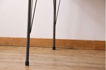 ヒバ材使用　リメイク　インダストリアルな空間作りにおすすめの鉄脚テーブル(サイドテーブル、カフェテーブル)