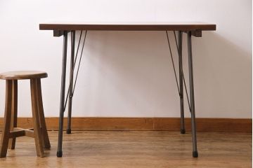 ヒバ材使用　リメイク　インダストリアルな空間作りにおすすめの鉄脚テーブル(サイドテーブル、カフェテーブル)