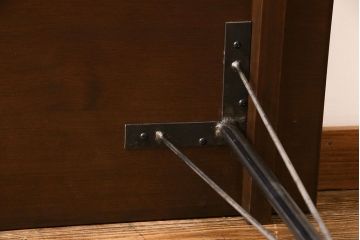 ヒバ材使用　リメイク　インダストリアルな空間作りにおすすめの鉄脚テーブル(サイドテーブル、カフェテーブル)