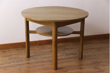 レトロ家具　昭和レトロ　栓材　素朴な風合いが魅力の棚付きラウンドテーブル(カフェテーブル)