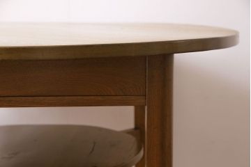 レトロ家具　昭和レトロ　栓材　素朴な風合いが魅力の棚付きラウンドテーブル(カフェテーブル)