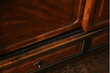 アンティーク家具　極上品!　指物　黒柿材・ケヤキ玉杢材　秀逸な素材と技が詰め込まれた卓上戸棚(小物収納)