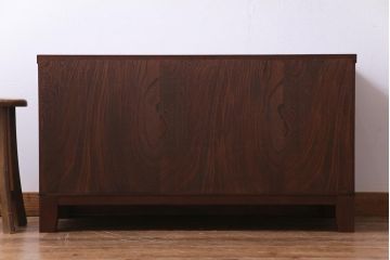 当店リメイク家具　岩谷堂箪笥　4枚引き戸　花型の金具が付いた上品なローボード(戸棚)