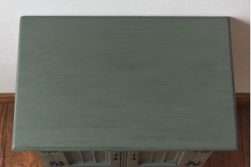 アンティーク雑貨　ペイント家具　扉の装飾が上品なイギリスヴィンテージのキャビネット(収納棚、戸棚、サイドテーブル、花台、ビンテージ)