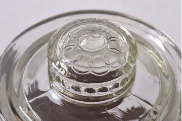 アンティーク雑貨　昭和レトロ　蓋のエンボスが印象的な蓋付きガラスビン・大(硝子瓶)