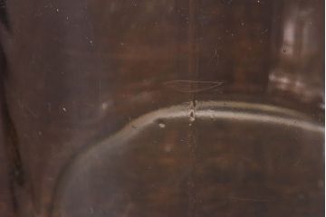 アンティーク雑貨　昭和レトロ　蓋のエンボスが印象的な蓋付きガラスビン・大(硝子瓶)