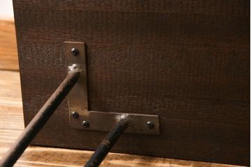 アンティーク雑貨　リメイク　U字の脚が特徴的な古材を使った鉄脚テーブル(サイドテーブル、飾り台)