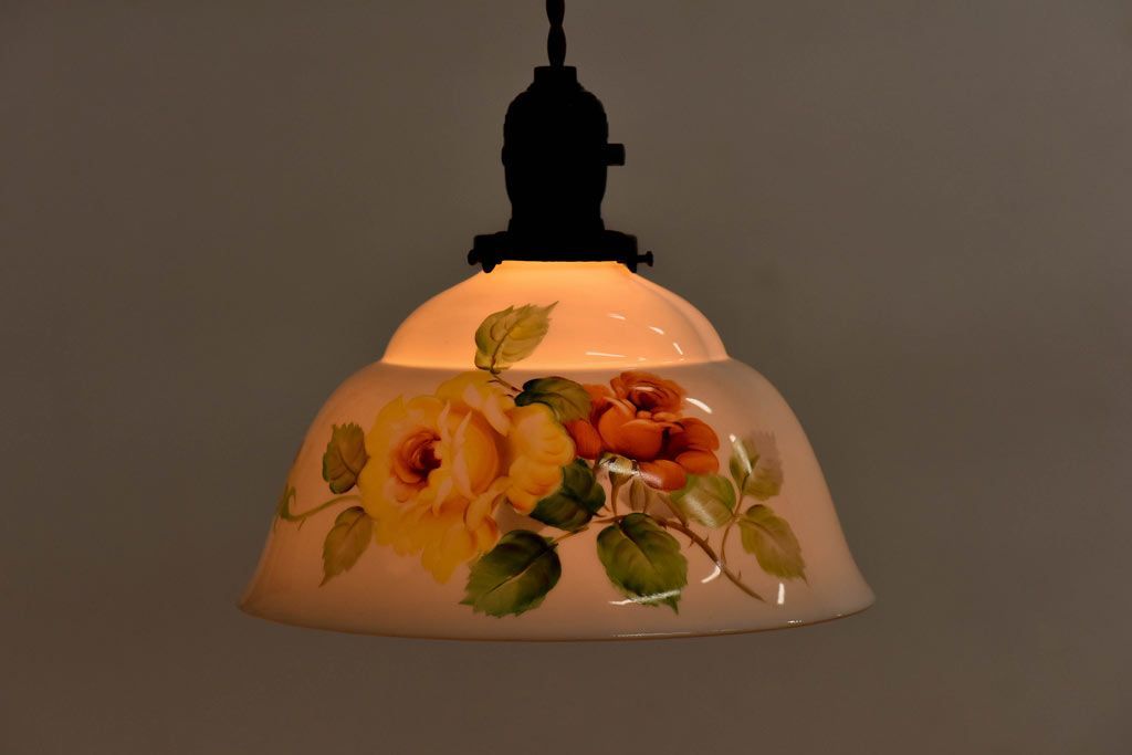 オールドノリタケ・則武(日陶)　ローズ(薔薇)　鮮やかな絵柄が目を引く電笠(天井照明、シェード)