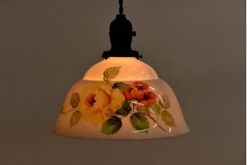 オールドノリタケ・則武(日陶)　ローズ(薔薇)　鮮やかな絵柄が目を引く電笠(天井照明、シェード)