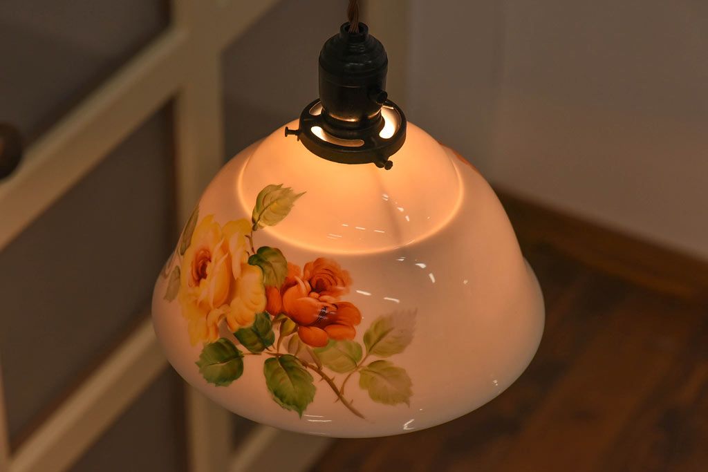 オールドノリタケ・則武(日陶)　ローズ(薔薇)　鮮やかな絵柄が目を引く電笠(天井照明、シェード)