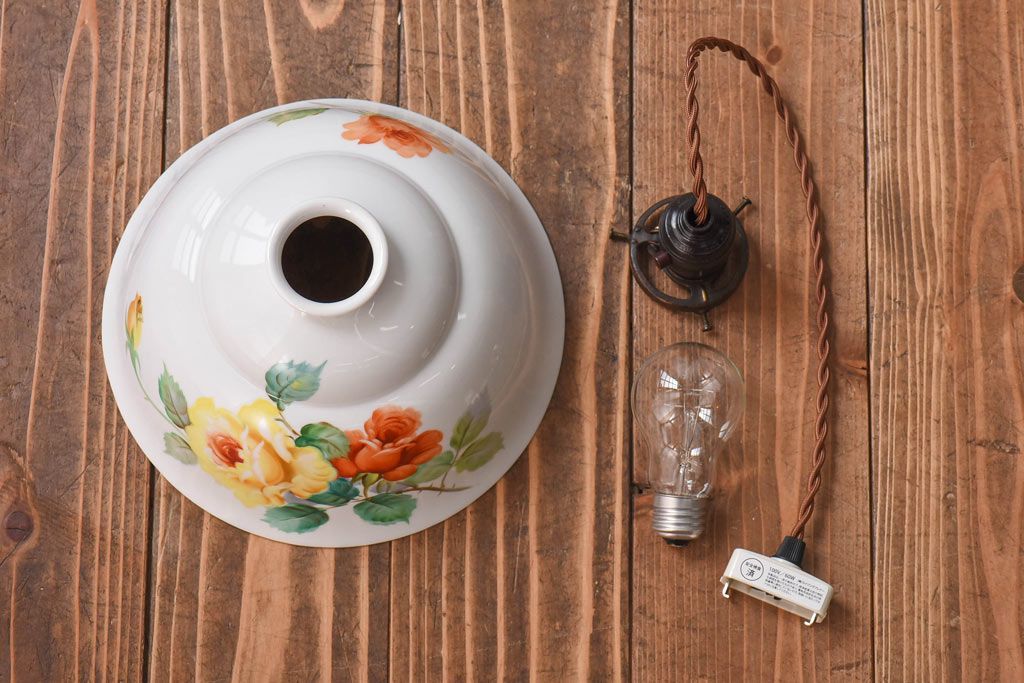 オールドノリタケ・則武(日陶)　ローズ(薔薇)　鮮やかな絵柄が目を引く電笠(天井照明、シェード)