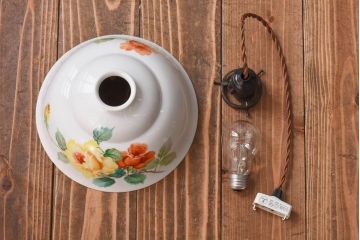 オールドノリタケ・則武(日陶)　ローズ(薔薇)　鮮やかな絵柄が目を引く電笠(天井照明、シェード)