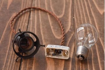 オールドノリタケ・則武(日陶)　ローズ(薔薇)　鮮やかな絵柄が目を引く電笠(天井照明、シェード)