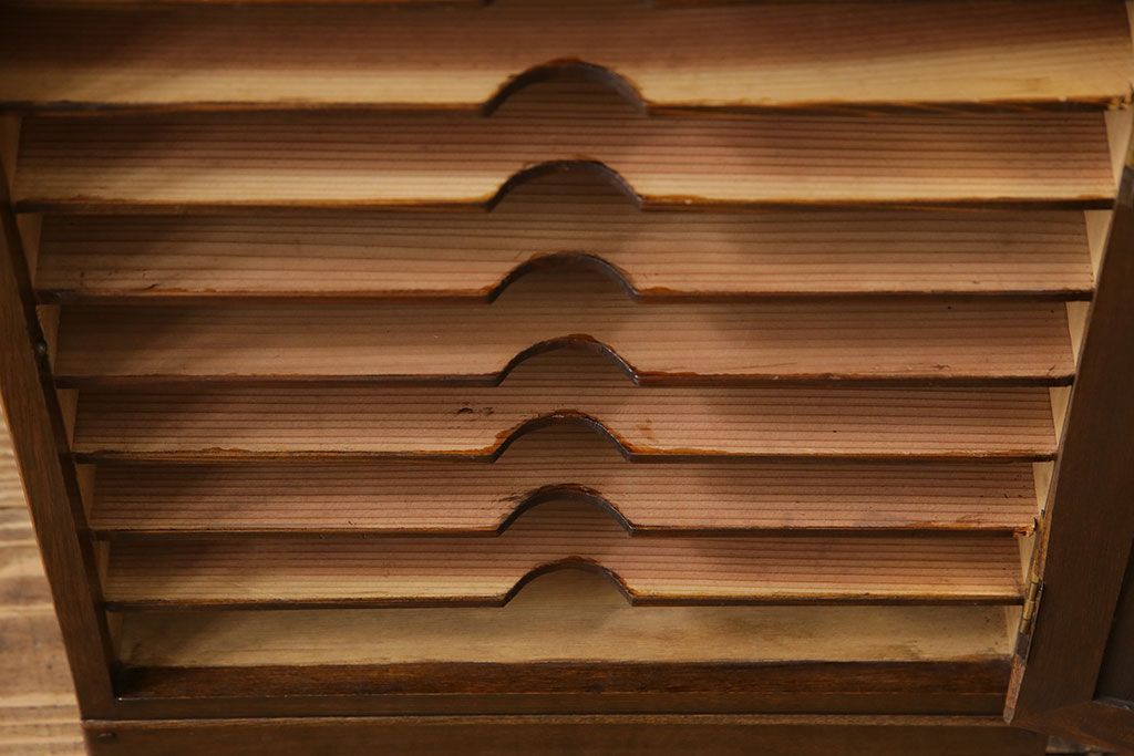 アンティーク家具　和製アンティーク　栓材　古い木の質感が魅力の書類ケース(収納棚)