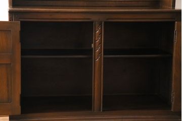 ヴィンテージ家具　ERCOL(アーコール)　イギリスビンテージ　Old Colonial(オールドコロニアル)　ニレ材　気品と風格が漂うオープンブックケース(本棚、ブックシェルフ、食器棚)