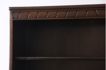 ヴィンテージ家具　ERCOL(アーコール)　イギリスビンテージ　Old Colonial(オールドコロニアル)　ニレ材　気品と風格が漂うオープンブックケース(本棚、ブックシェルフ、食器棚)