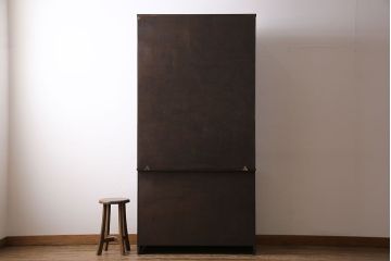 ヴィンテージ家具　ERCOL(アーコール)　イギリスビンテージ　Old Colonial(オールドコロニアル)　ニレ材　気品と風格が漂うオープンブックケース(本棚、ブックシェルフ、食器棚)