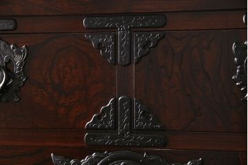中古美品　岩谷堂箪笥　はやて1号　かくし付き　羽牡丹の金具が目を引く和タンス(整理箪笥、衣装箪笥、チェスト)(定価約42万円)