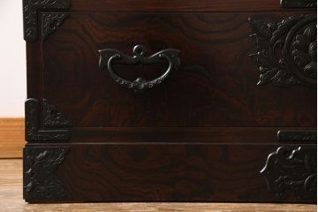 中古美品　岩谷堂箪笥　はやて1号　かくし付き　羽牡丹の金具が目を引く和タンス(整理箪笥、衣装箪笥、チェスト)(定価約42万円)