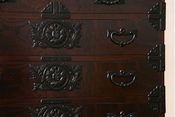 中古美品　岩谷堂箪笥　はやて1号　かくし付き　羽牡丹の金具が目を引く和タンス(整理箪笥、衣装箪笥、チェスト)(定価約42万円)