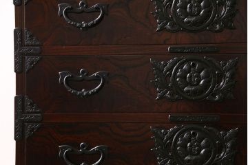 中古美品　岩谷堂箪笥　はやて1号　かくし付き　羽牡丹の金具が目を引く和タンス(整理箪笥、衣装箪笥、チェスト)(定価約42万円)