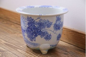 アンティーク雑貨　昭和初期　牡丹の図　脚付きのシルエットが目を引く植木鉢
