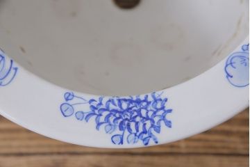 アンティーク雑貨　昭和初期　牡丹の図　脚付きのシルエットが目を引く植木鉢