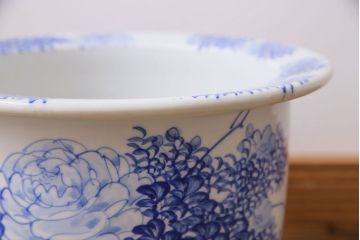 アンティーク雑貨　昭和初期　牡丹の図　脚付きのシルエットが目を引く植木鉢