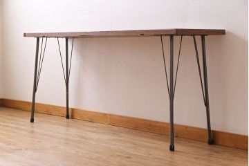 アンティーク家具　ラワン材製　天板一枚板　シンプルな鉄脚テーブル(3)
