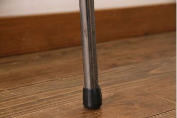 アンティーク家具　ラワン材製　天板一枚板　シンプルな鉄脚テーブル(3)