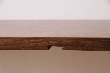 ケヤキ材一枚板　杢目が魅力的なリメイク鉄脚ベンチ(板座チェア、椅子)(2)