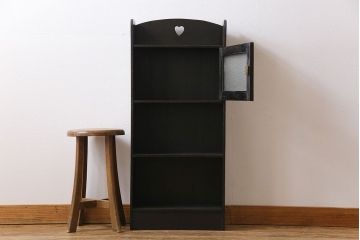 アンティーク家具　イギリスアンティーク　オーク材　ハートの彫りが愛らしい素朴な本箱(本棚、収納棚、飾り棚)