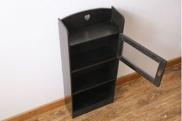 アンティーク家具　イギリスアンティーク　オーク材　ハートの彫りが愛らしい素朴な本箱(本棚、収納棚、飾り棚)