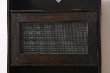 アンティーク家具　イギリスアンティーク　オーク材　ハートの彫りが愛らしい素朴な本箱(本棚、収納棚、飾り棚)