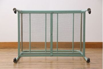 アンティーク雑貨　ヴィンテージ　カゴが取り外せるアイアン製キャスター付きワゴン(サイドワゴン、花台、ビンテージ)