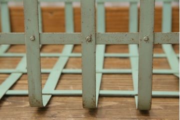 アンティーク雑貨　ヴィンテージ　カゴが取り外せるアイアン製キャスター付きワゴン(サイドワゴン、花台、ビンテージ)