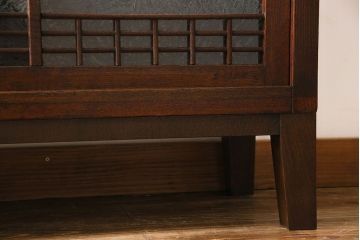 アンティーク家具　大正ロマン　引き戸の桟が和の雰囲気を醸し出すリメイクサイドボード(戸棚、収納棚)