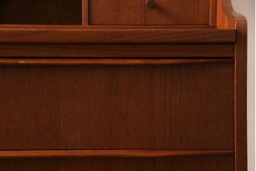 ヴィンテージ家具　北欧ビンテージ　デンマーク　チーク材　おしゃれで機能的な鏡付きビューロー(デスク、在宅ワーク、在宅用ドレッサー、ドレッシングチェスト、本棚)