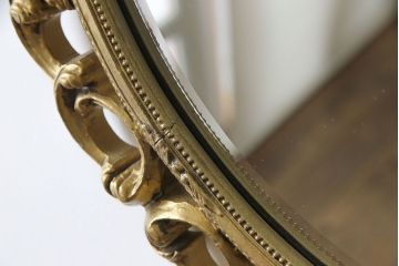 アンティーク雑貨　イギリスビンテージ　気品漂うデザインの丸型ウォールミラー(鏡)