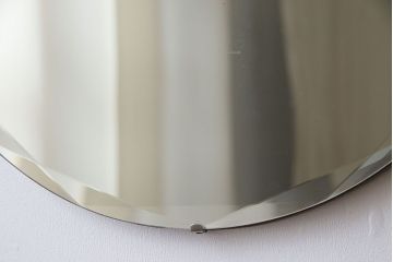 アンティーク雑貨　イギリスビンテージ　シンプルで上品なカットのウォールミラー(鏡)