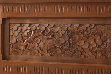 中古　伝統工芸軽井沢彫り　明るい色合いが珍しい重ねタンス(衣装箪笥、チェスト)