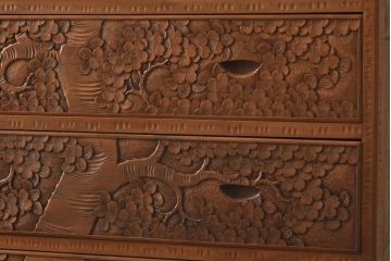 中古　伝統工芸軽井沢彫り　明るい色合いが珍しい重ねタンス(衣装箪笥、チェスト)