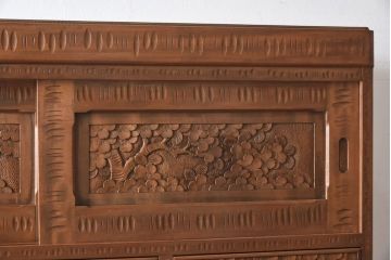 中古　伝統工芸軽井沢彫り　明るい色合いが珍しい重ねタンス(衣装箪笥、チェスト)