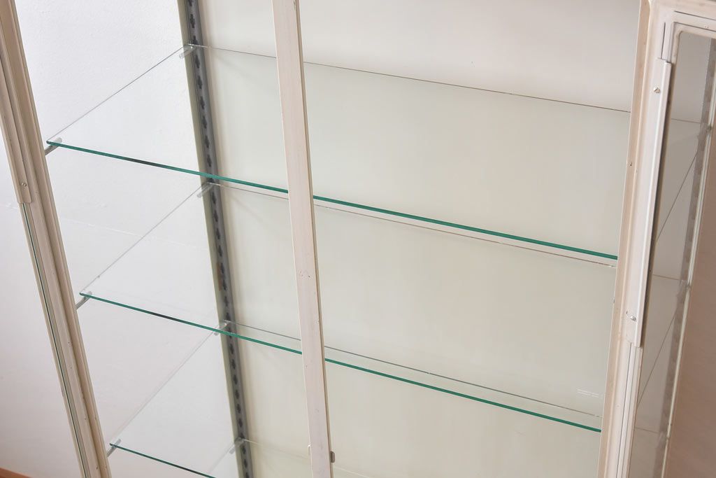 ヴィンテージ家具　フランスビンテージ　シャビーシックなアイアンケビントケース(ガラスケース、キャビネット、飾り棚)