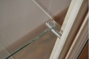 ヴィンテージ家具　フランスビンテージ　シャビーシックなアイアンケビントケース(ガラスケース、キャビネット、飾り棚)