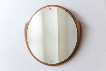 アンティーク雑貨　北欧ビンテージ　木枠の形が愛らしいウォールミラー(鏡)