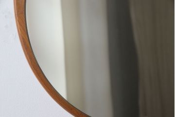 アンティーク雑貨　北欧ビンテージ　木枠の形が愛らしいウォールミラー(鏡)