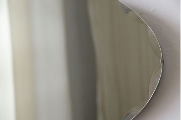 アンティーク雑貨　イギリスビンテージ　シックな空間にぴったりのカットガラスオーバルミラー(鏡)(2)